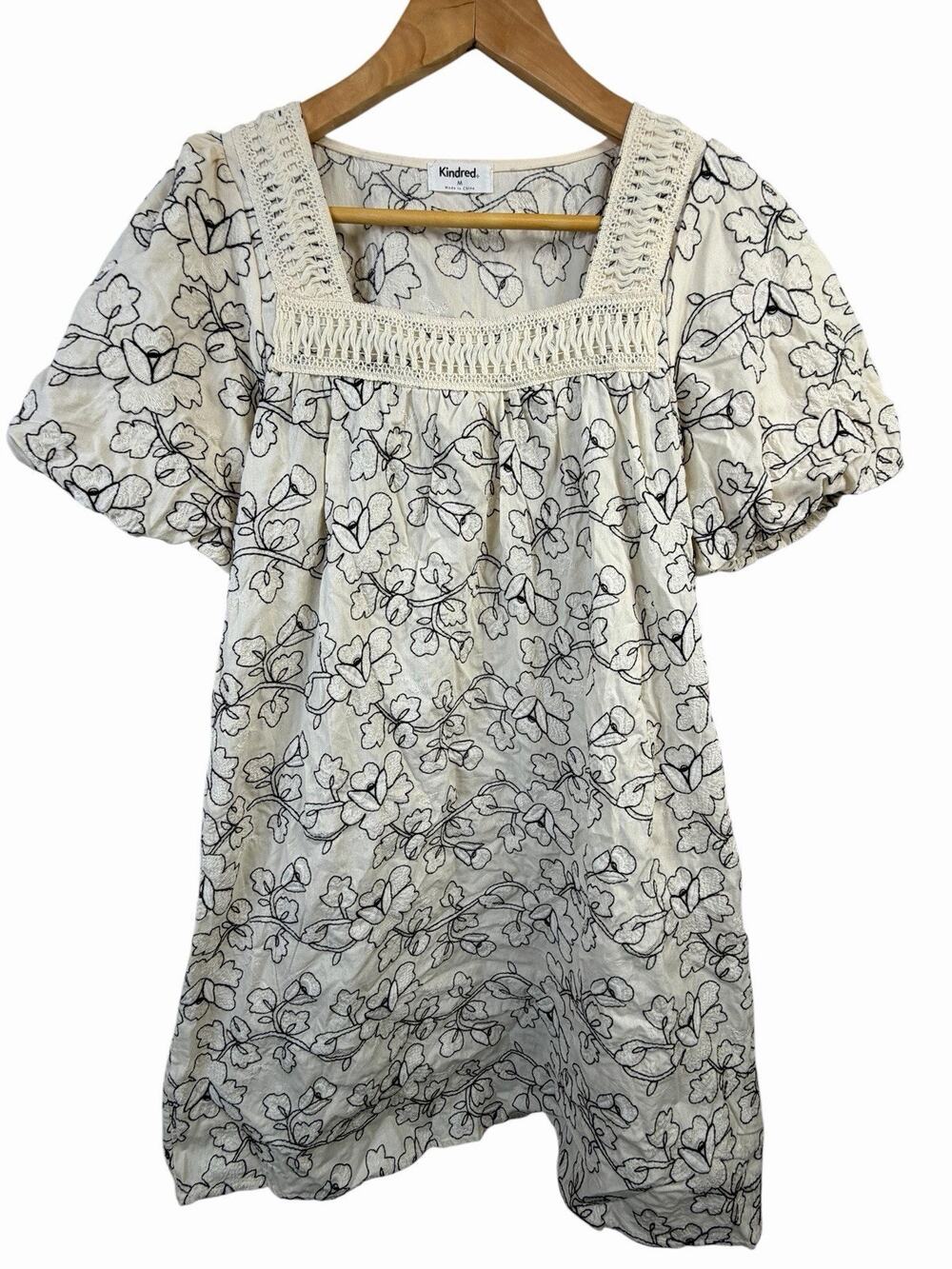 Anthropologie Kindred Embroidered Baby Doll Dress Size M Cream Floral